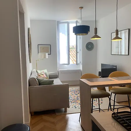 Lumineux 2 Pièces Vieil Appartement Antibes